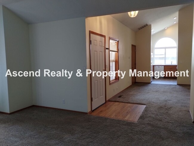 Foto del edificio - Ranch in Quiet Neighborhood with Fenced Ya...