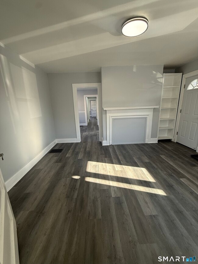 Building Photo - 36-40-40 Carver St