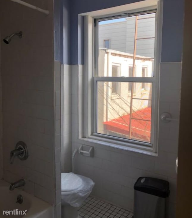 Building Photo - 2 br, 1 bath Apartment - 288 Graham Ave