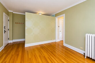 Building Photo - 2328 N Lincoln Park W