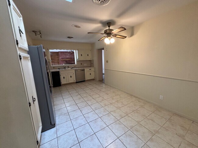 Foto del edificio - Large home in Brooadmor!