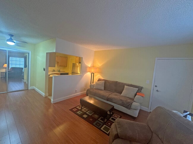 Building Photo - Welcome to charming 2-bedroom, 1-bathroom ...