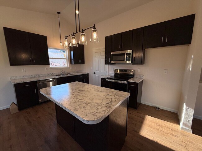 Foto del edificio - NEW CONSTRUCTION HOME!