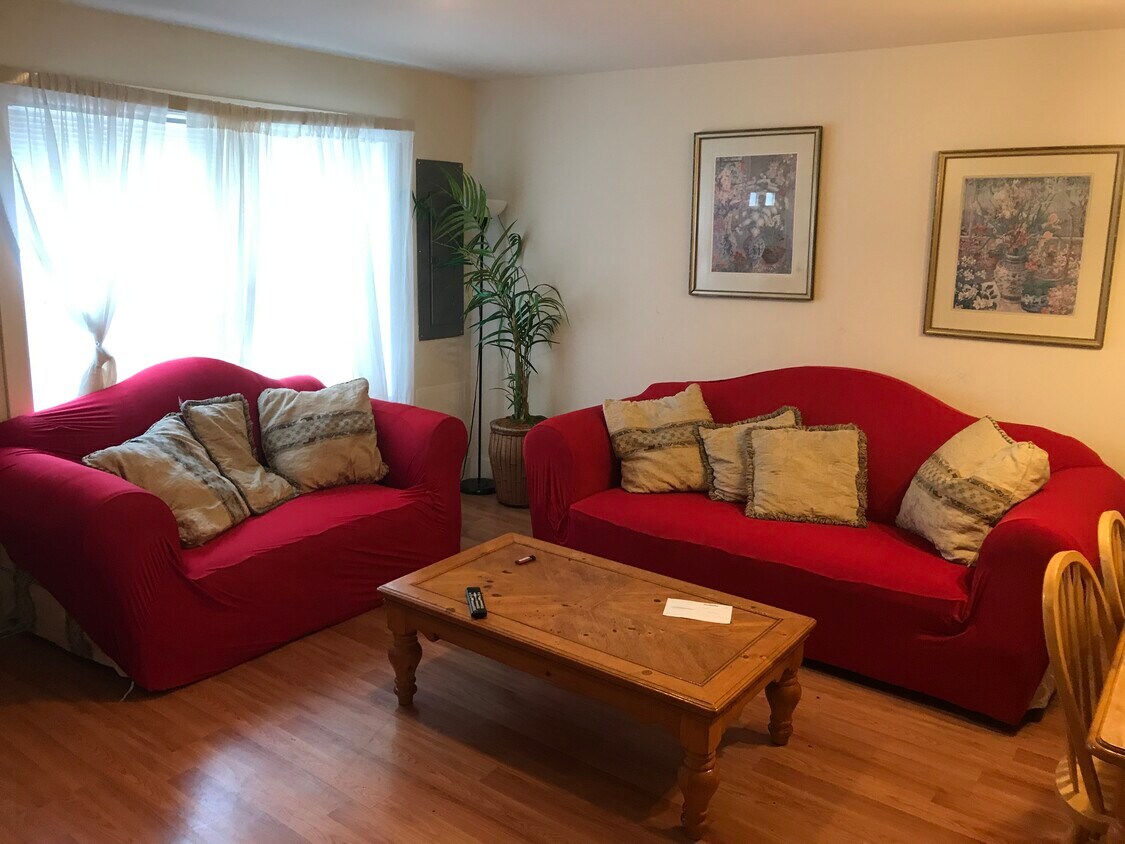 Foto principal - 4300 Wallace St