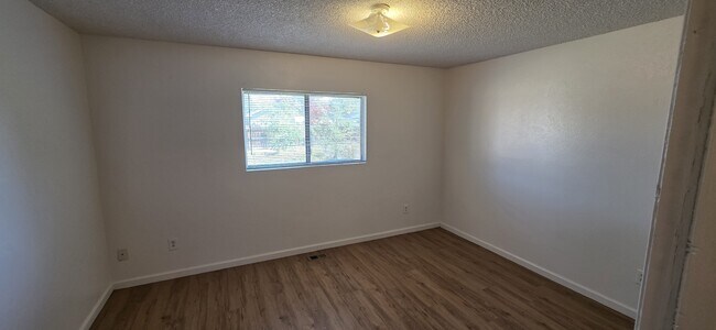 Photo - 482-32 1/8 32 1/8 Rd House