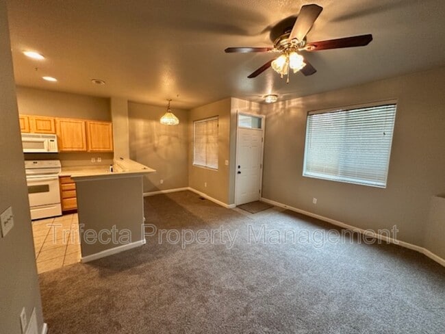 Building Photo - 2845 Willow Tree Ln