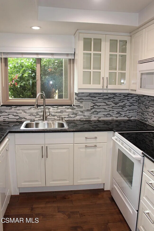 Building Photo - 248 Oak Leaf Dr