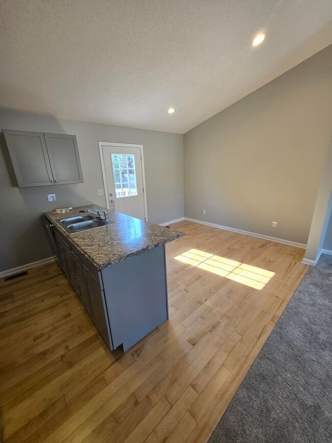 Building Photo - Charming 3 Bedroom Home in Historic Jonesb...