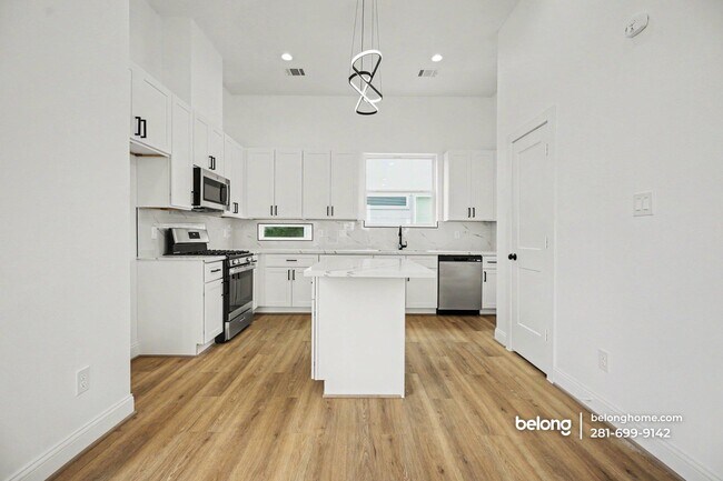 Building Photo - 6350 Culberson St