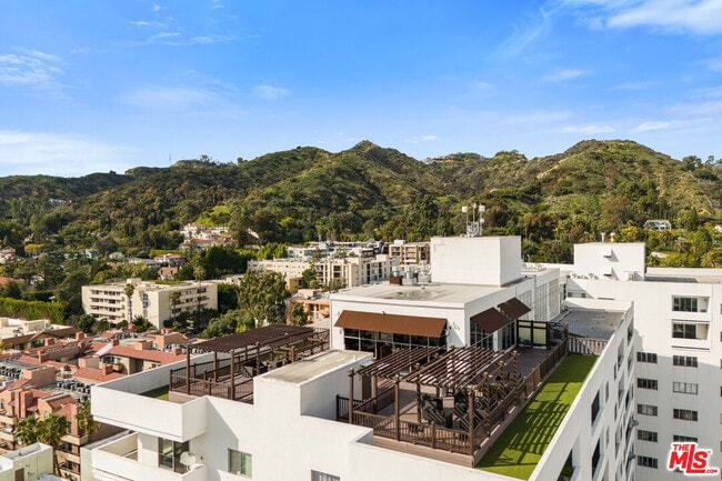 Foto del edificio - 7250 Franklin Ave