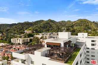 Building Photo - 7250 Franklin Ave