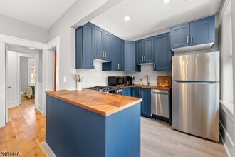 Building Photo - 32 Willowdale Ave