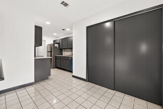 Building Photo - 6711 Vanlynn Ln