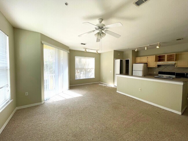 Foto del edificio - 1275 Lake Shadow Cir