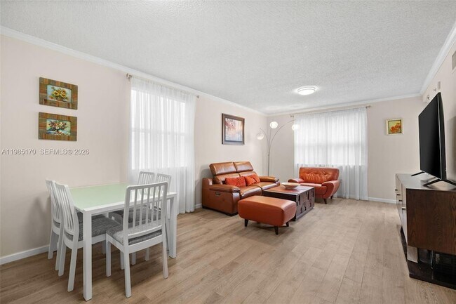 Foto del edificio - 17125 N Bay Rd