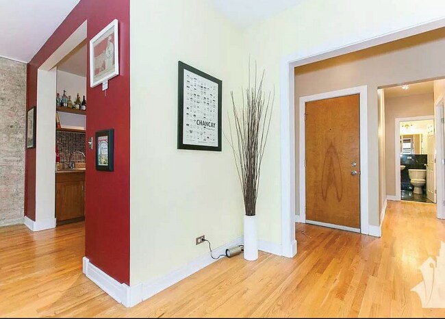 Foto del edificio - 7027 N Sheridan Rd