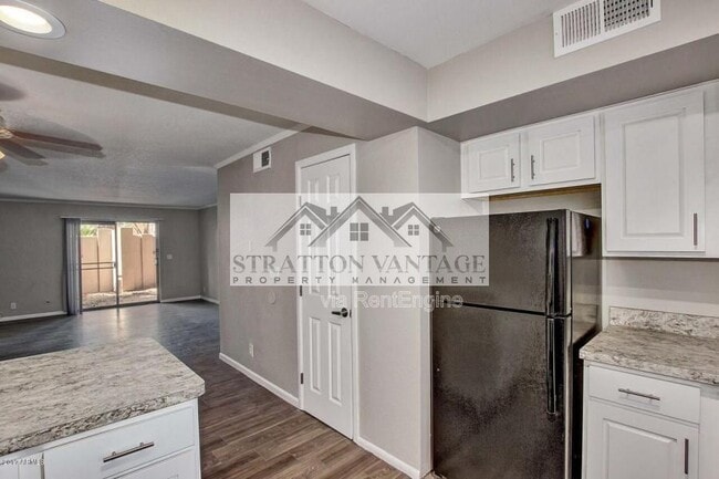 Building Photo - 810 E Colter St