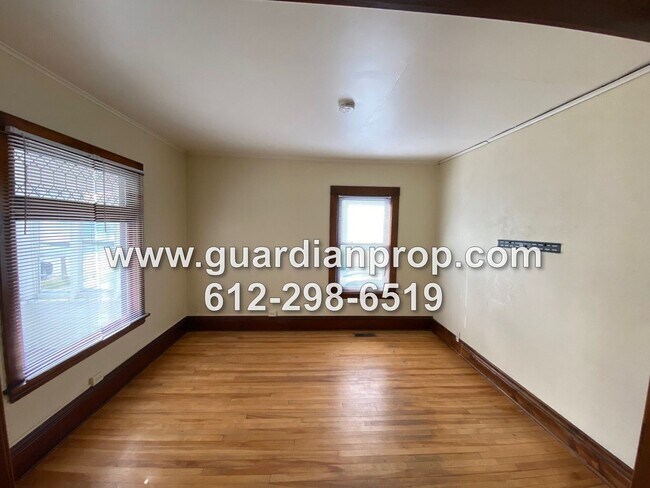 Building Photo - House Close to U of M Available Now, Hardw...