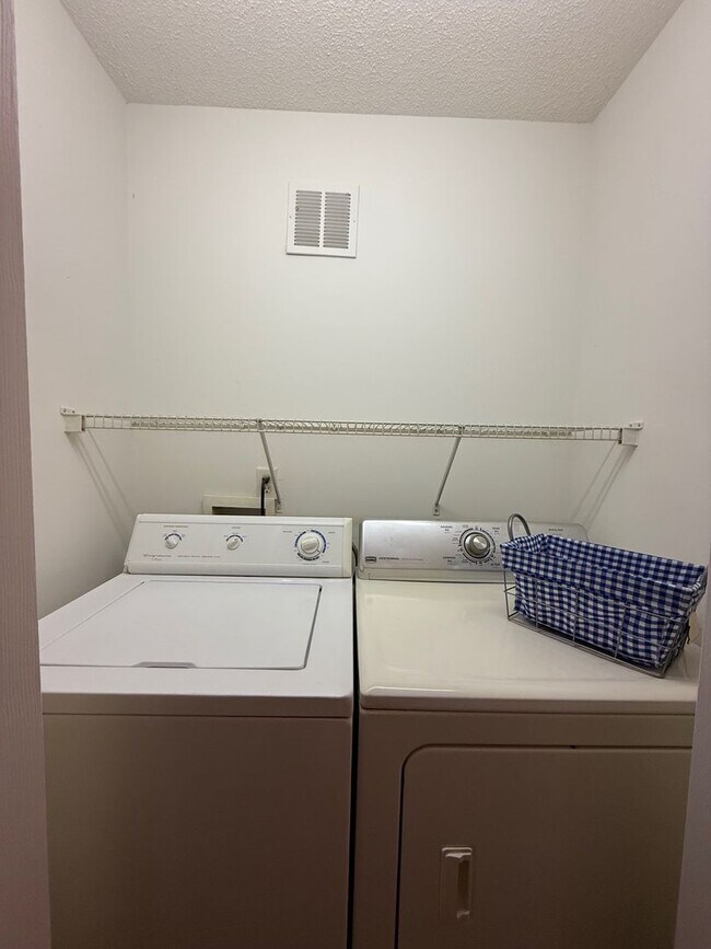 Foto del edificio - 3BR/2BA Home with Garage in Monkey Junction – Wilmington, NC