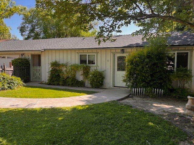 Foto principal - 9502 Yerba Buena Ave