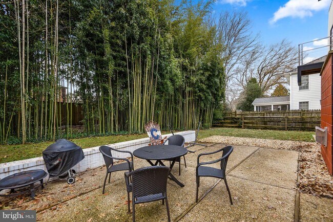 Building Photo - 5814 Phoenix Dr