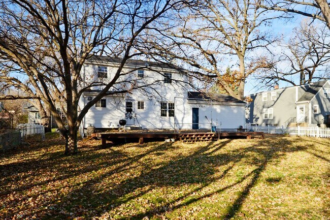 Building Photo - Spacious 4-Bed, 3-Bath Haven with Expansiv...