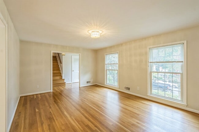 Foto del edificio - 5Bd/3 Bth expansive Family Home with Private Backyard & Premium Upgrades!