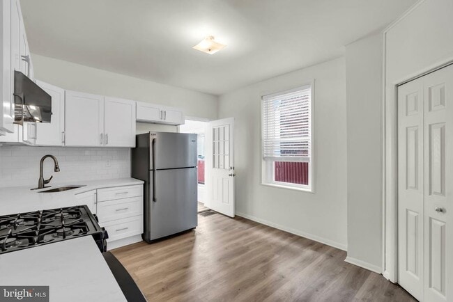 Building Photo - 503 Kossuth St