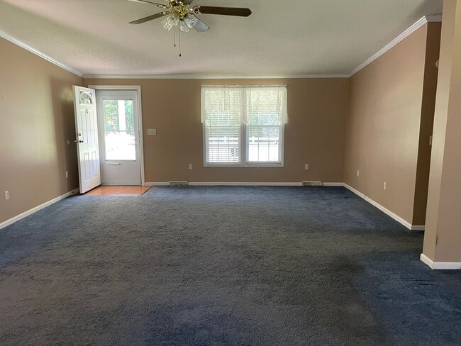 Building Photo - 1521 Hattie Rd