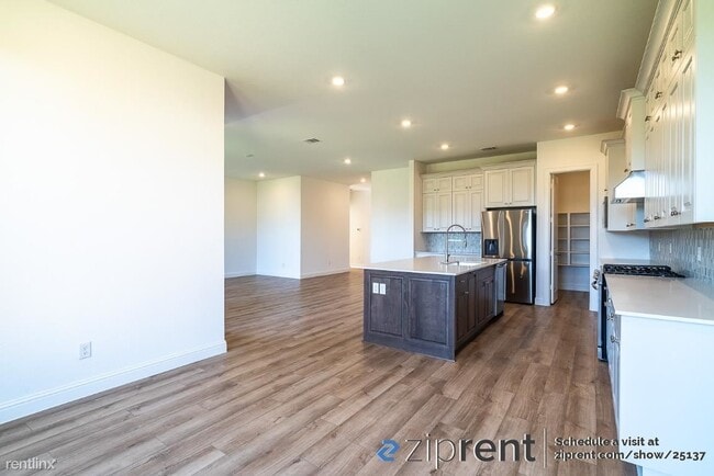 Building Photo - 4 br, 3.5 bath House - 4907 Avon Ridge Way...