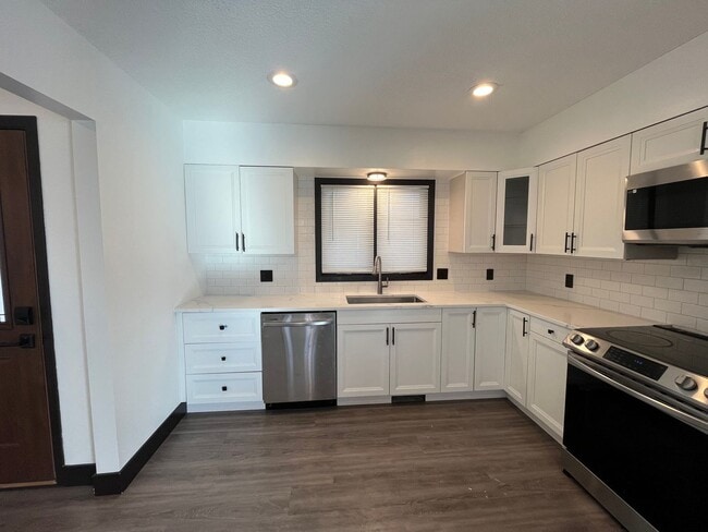 Building Photo - 9225 Garrison Way