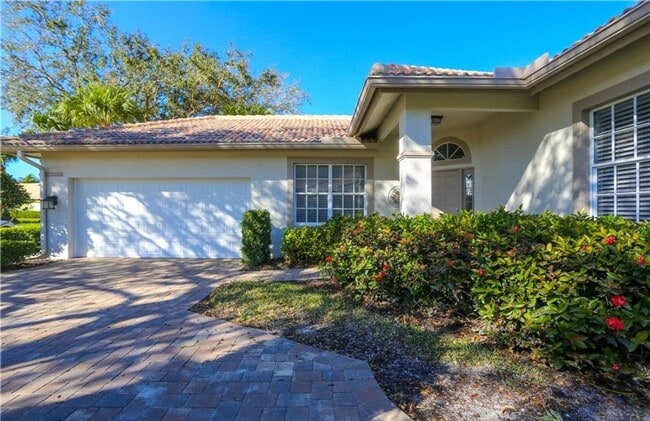 Building Photo - ** 2 PLUS DEN STUNNING WORTHINGTON COUNTRY...