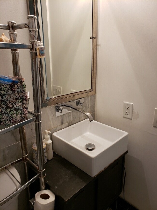 bathroom - 1626 Massachusetts Ave SE