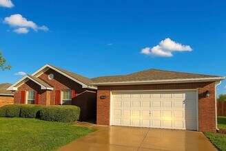 Building Photo - 765 Stanford Ct