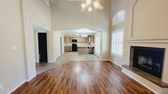 Foto del edificio - 6329 Franklin Ridge Dr