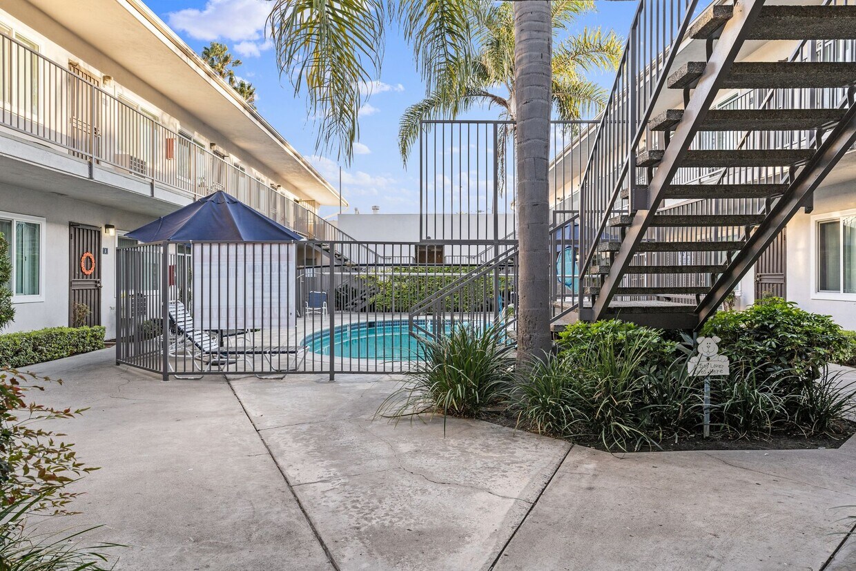 Building Photo - The Pines