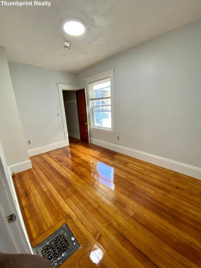 Foto del edificio - 3 bedroom in Boston MA 02124