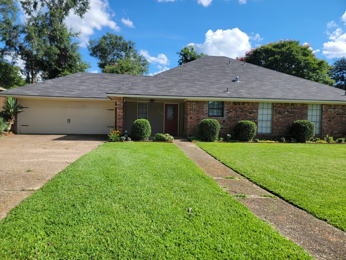Foto principal - 710 Carriage Dr