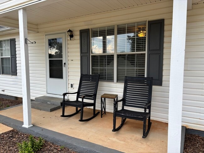 Photo - 608 Lakeview Dr House