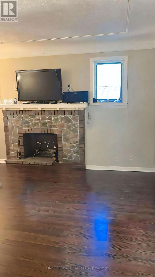 Building Photo - 13 Moir St