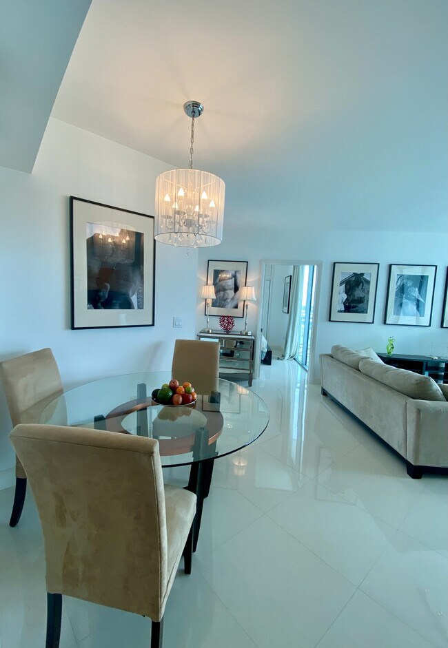Foto del edificio - 350 S Miami Ave