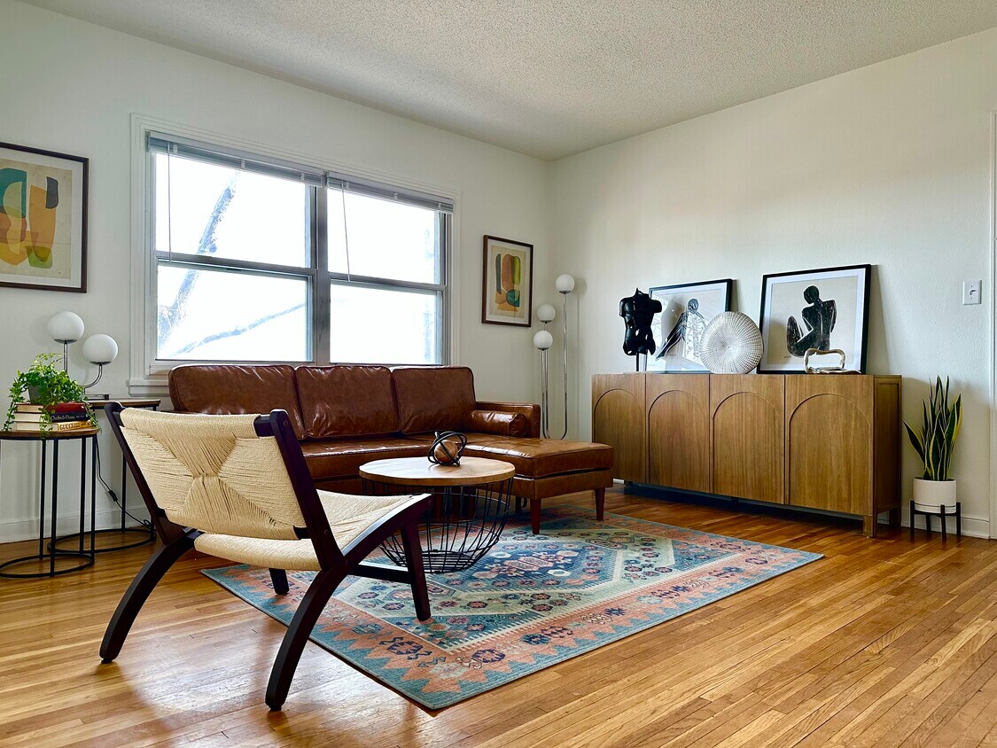 Sala de estar de 2 dormitorios - The Lex Apartments