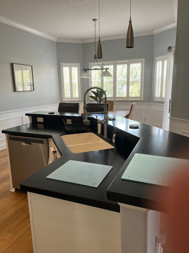 Foto del edificio - VACATION AT HOME 3 Bedroom Single Family H...