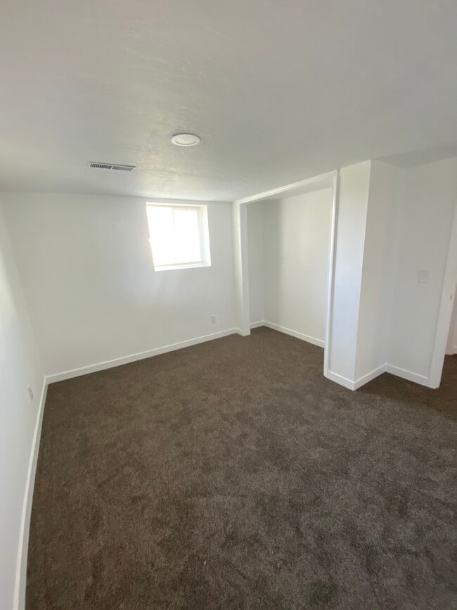 Armario del dormitorio n.° 1 - 118 W 700 S