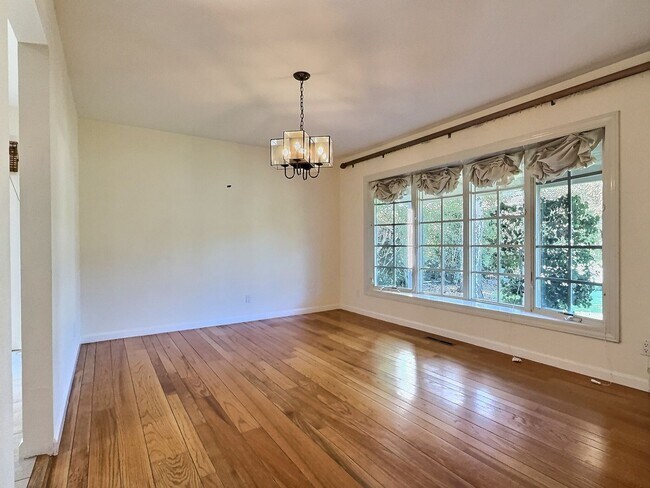 Foto del edificio - 4BD/2BA – Bright Los Altos cul-de-sac home...