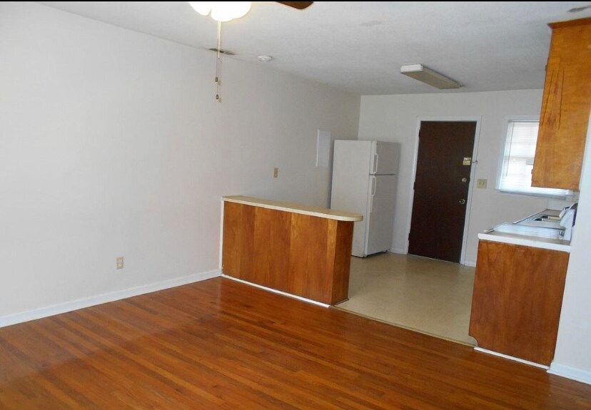 Building Photo - 2592 Midland Park Rd