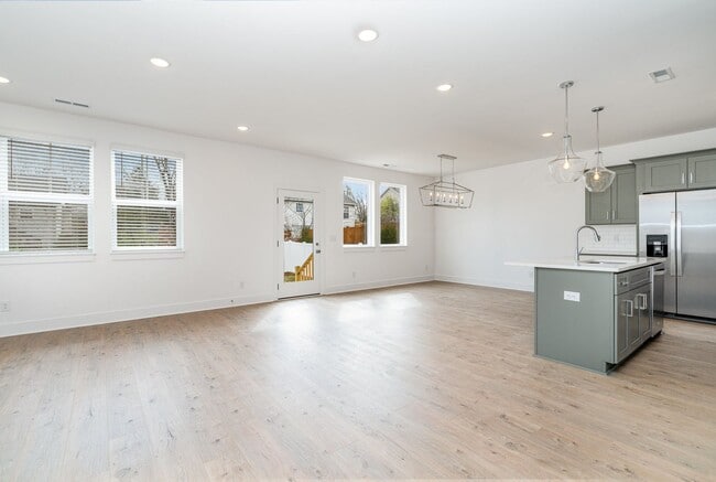Building Photo - 728 Caraway Ln
