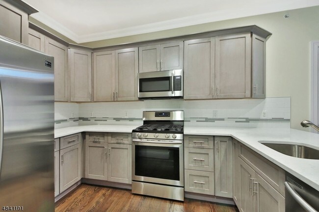 Building Photo - 115 Watchung Ave