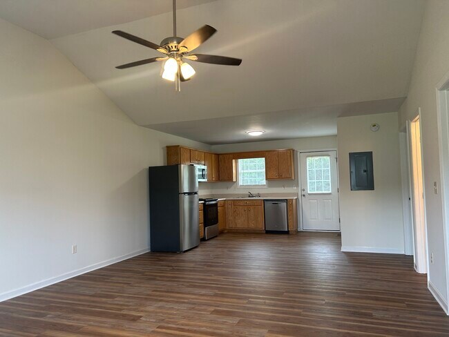 Building Photo - 51 Farm View Cir