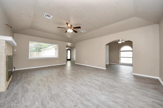 Foto del edificio - 23223 Canyon Lake Dr